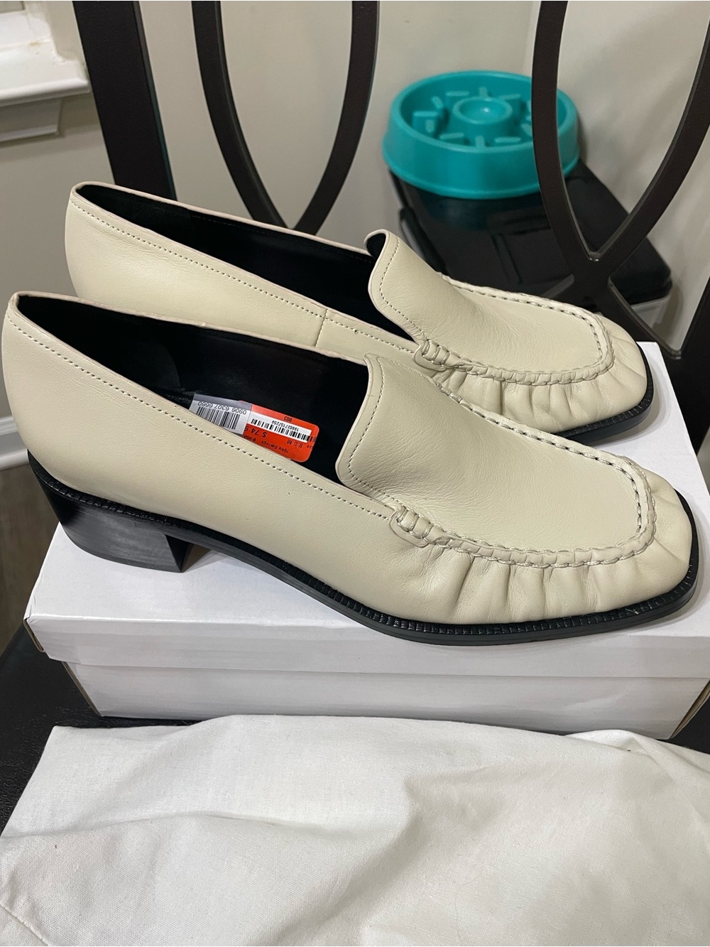 NEW WITH TAGS VINCE Women’s Size 8.5 White/Cream Leather Loafers Small Heel
